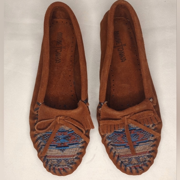 Minnetonka Suede Embroidered Toe Western Bohemian Coastal Cowgirl Boho Moccasins - Picture 5 of 9